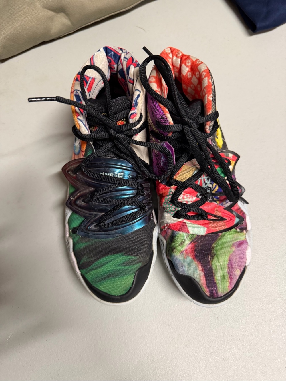 Kyrie Irving boys basketball shoes - pineapple